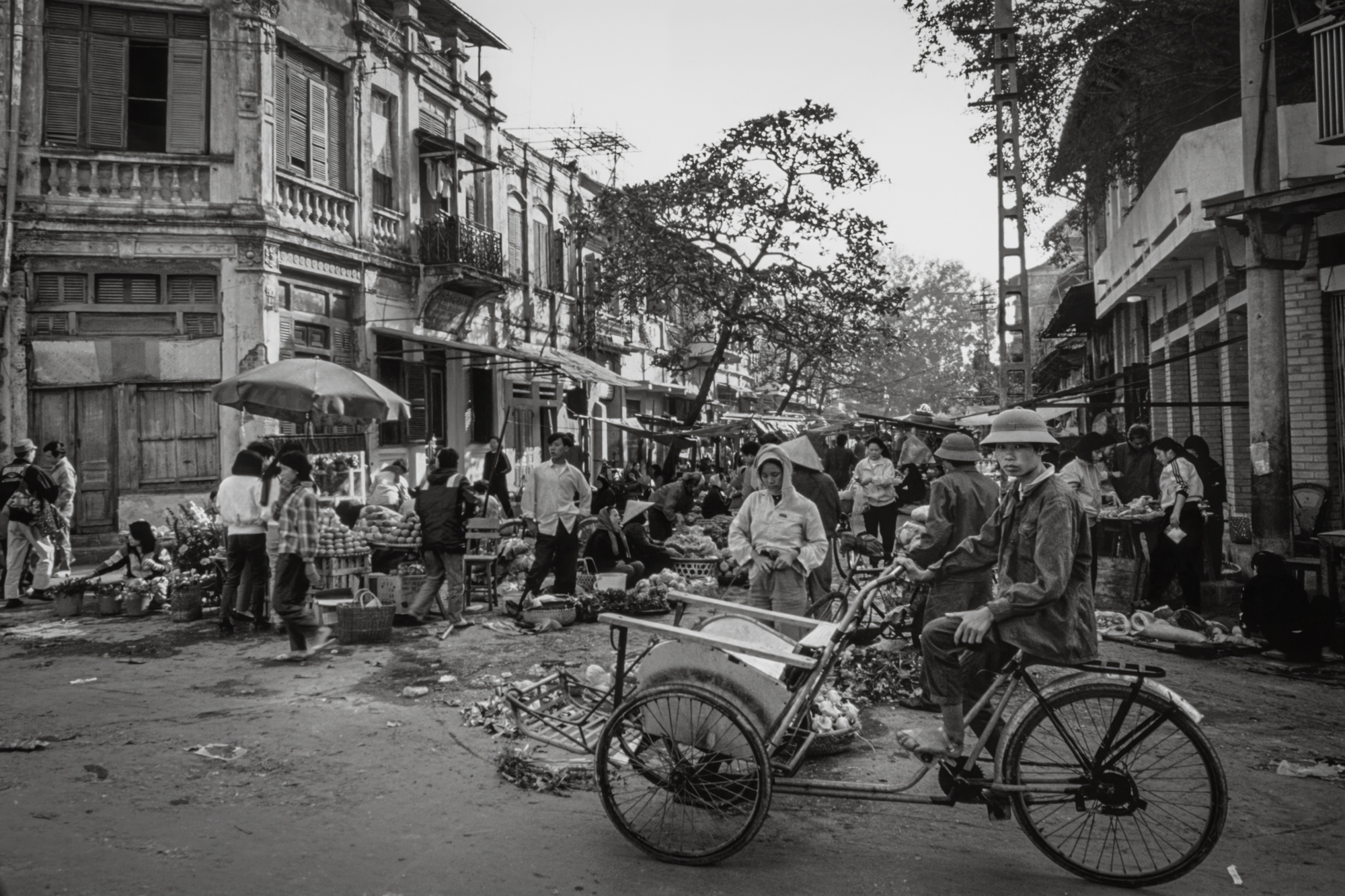 Traditional market, Gia Ngu, Old Quarter, 1992 / Chợ truyền thống, Gia Ngư, Phố Cổ, 1992