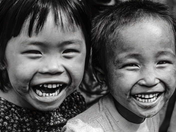 Two young children laughing, 1992 / Hai đứa trẻ đang cười, 1992