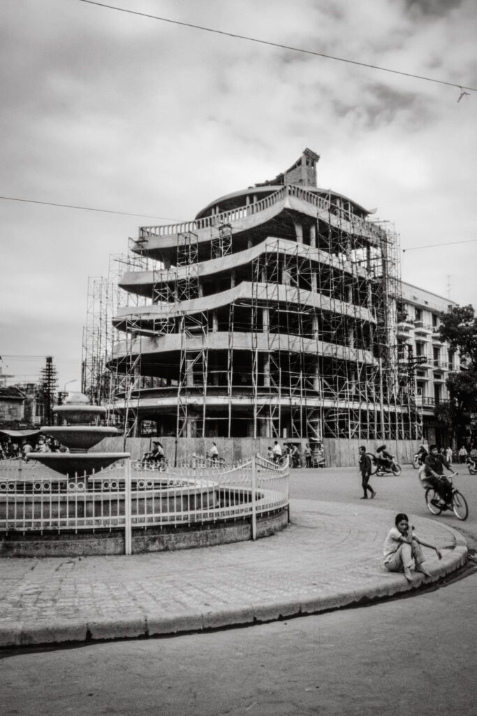 Shark's Jaw building under construction, 1992 / Tòa nhà Hàm cá mập đang được xây dựng, 1992