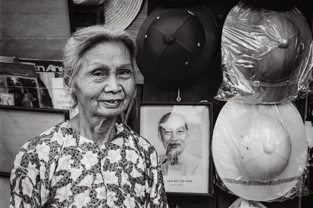 Mrs Bui Thi Thanh Nien with her souvenir shop, Dinh Tien Hoang, 1992 / Bà Bùi Thị Thanh Niên với cửa hàng quà lưu niệm của bà, phố Đinh Tiên Hoàng, 1992