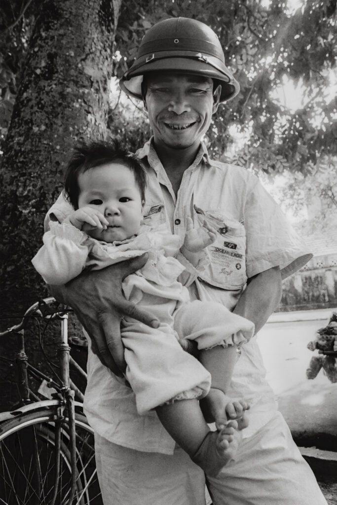 Father and baby, Dien Bien Phu, 1992 / Bố và con trên phố Điện Biên Phủ, 1992