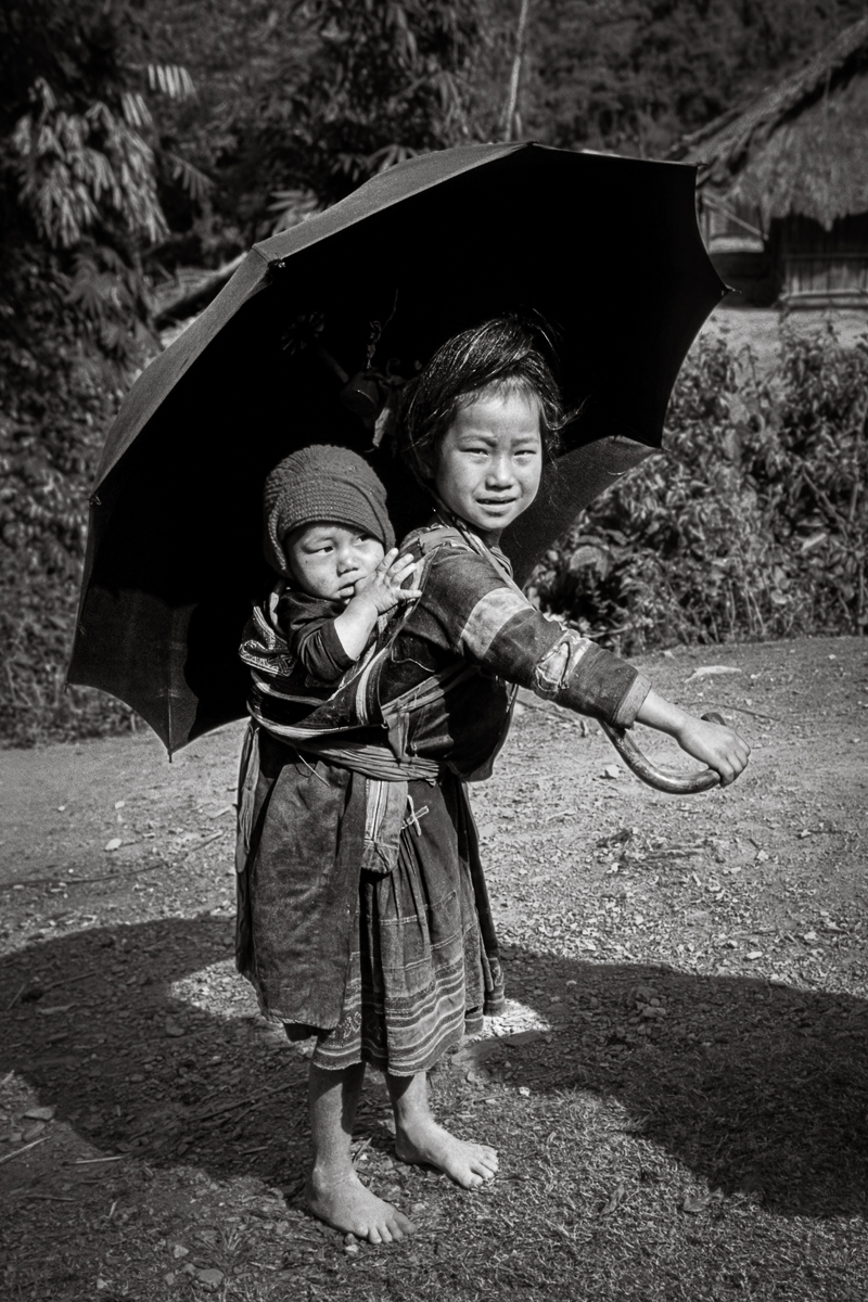 Red Hmong Girl & Baby. Lai Chau. 13 November 1992