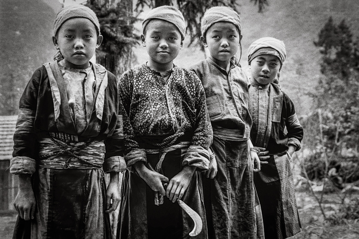 Hmong girls Sa Phin, Dong Van, Ha Giang, 3 Jan 1993