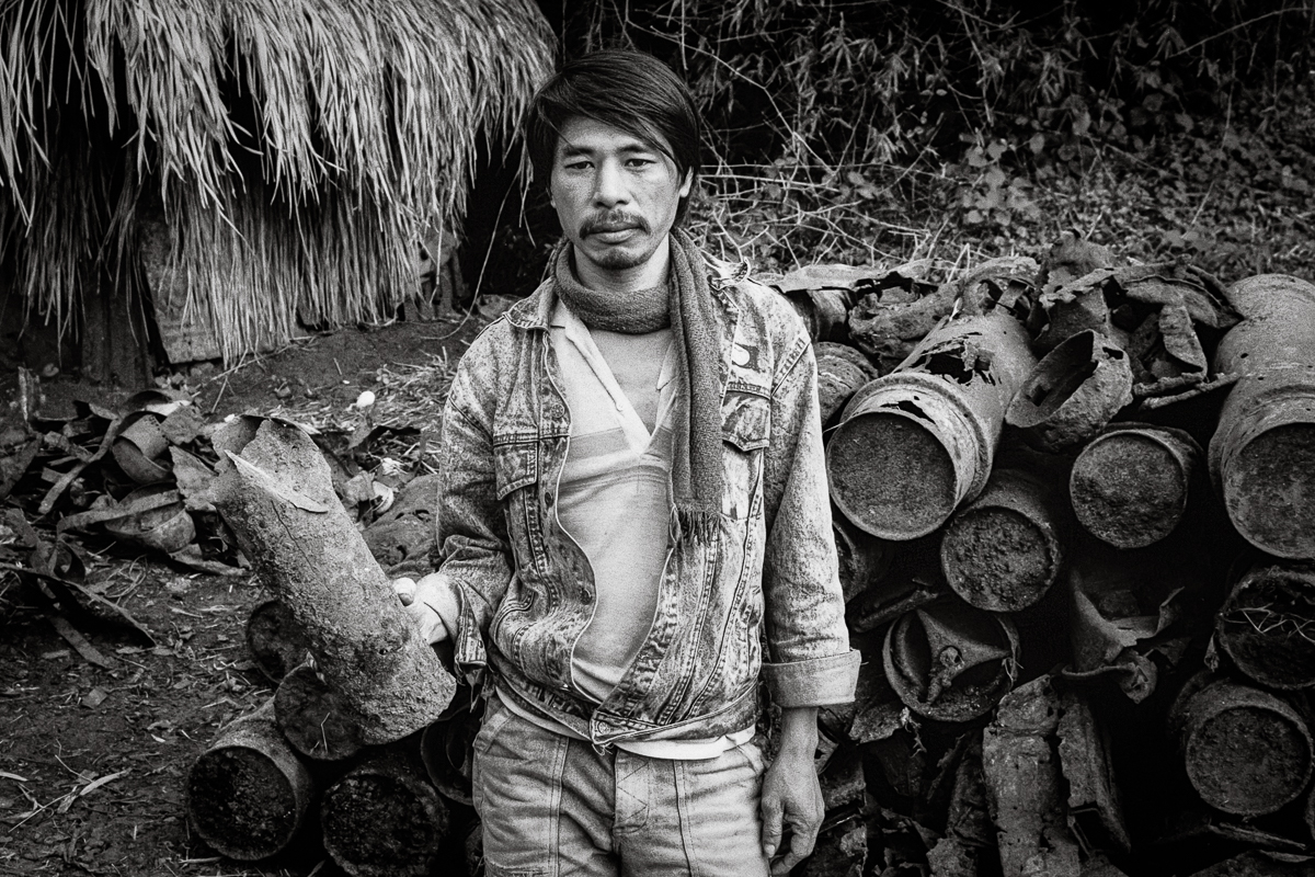 War scrap dealer. Binh Minh, Quang Tri. 28 Nov 1992