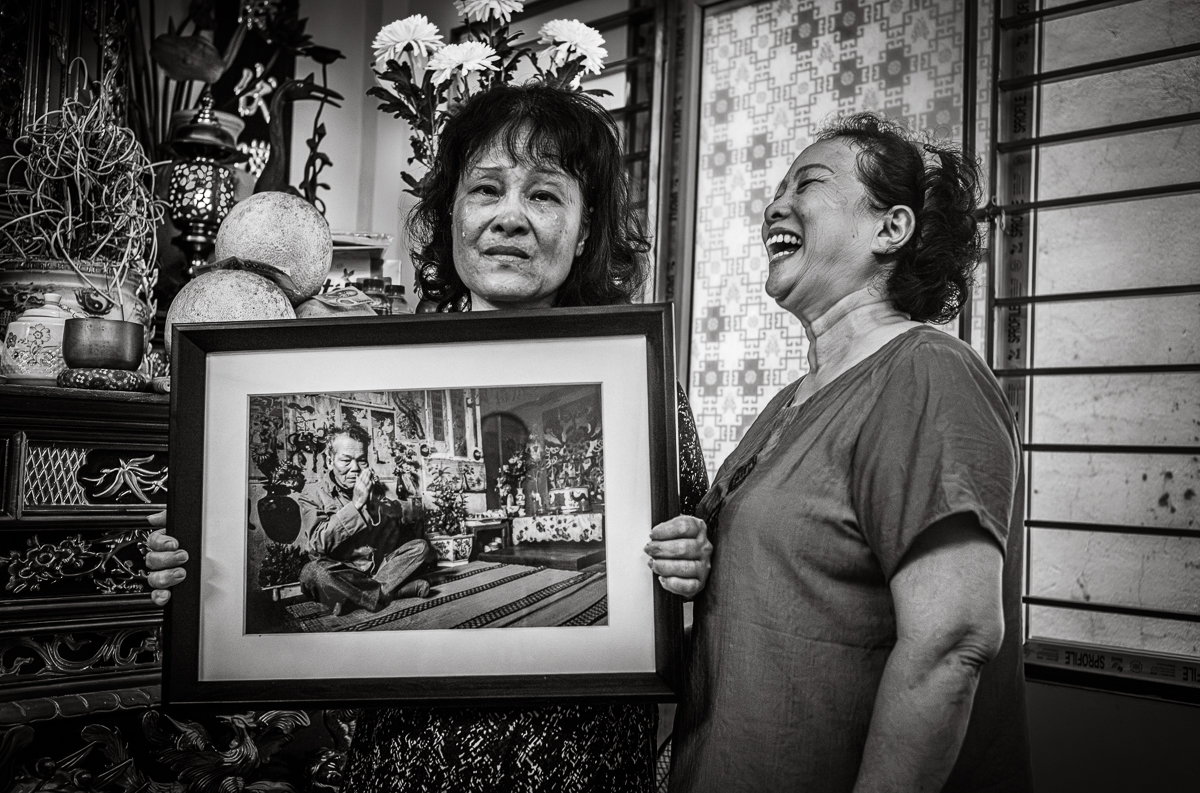 Hanh & Ngo with their father Bui Huy Truyen. Hanoi. 30 Jan 1993 & 17 Oct 2024